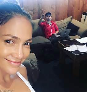 Jennifer Lopez shares make up free Instagram post about ...
