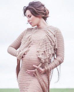 Jessica Bueno luce su avanzado embarazo en una divertida ...