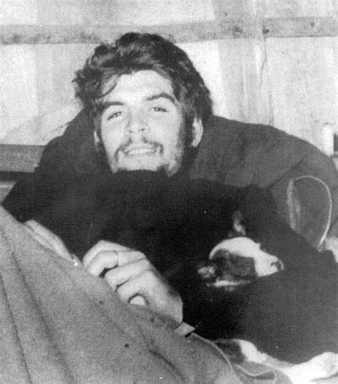 Julio Cortázar comenta a morte do Che, em 1967