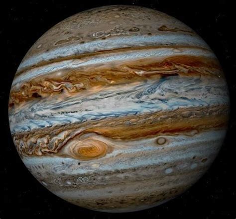 Júpiter é o maior planeta do Sistema Solar, tanto em ...