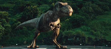 Jurassic World 2: nuovi poster e dinosauri in mostra al ...