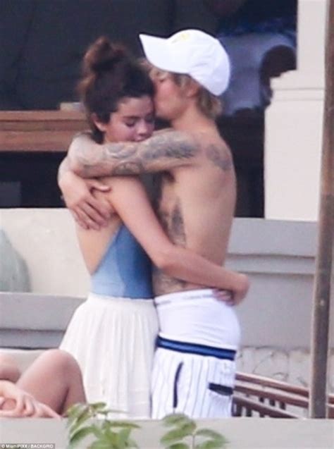 Justin Bieber and Selena Gomez in Jamaica | Daily Mail Online