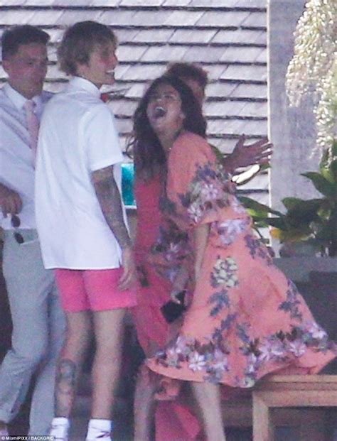 Justin Bieber and Selena Gomez in Jamaica | Daily Mail Online