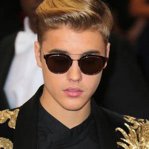 Justin Bieber   Bio, Facts, Family | Famous Birthdays