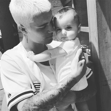 Justin Bieber Breaks Fan Photo Ban for Little Baby ...