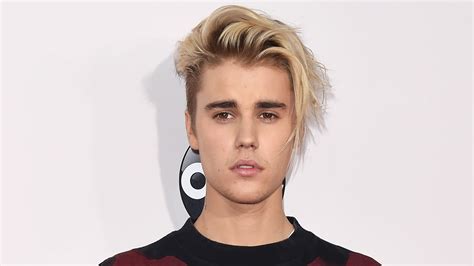Justin Bieber Net Worth, Age, Height, Profile, Songs ...