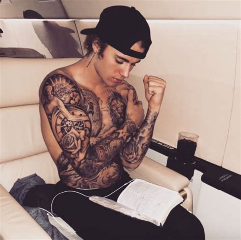 Justin Bieber Starts 2018 With New Shirtless Photo ...