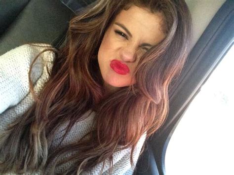 Katyladynews: Selena Gomez Twitter Pics