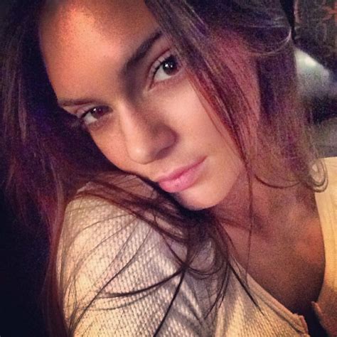 Kendall Jenner Twitter an Instagram Personal Photos ...