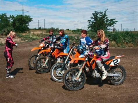 KTM  Ride Orange : Girls on Track ::: auto motor.at