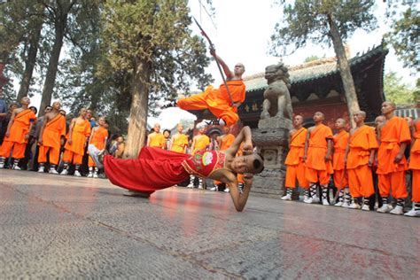 Kung fu dazzles Shaolin Temple[1]