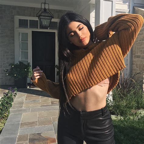 Kylie Jenner Flaunts Her Abs Amid Pregnancy and Baby ...