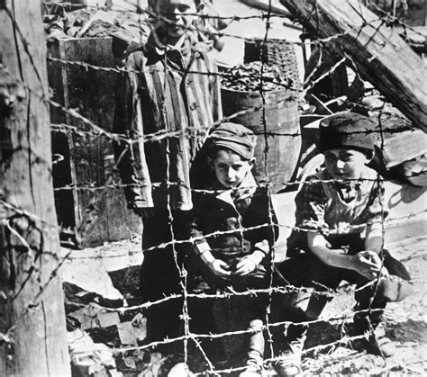 L ultimo crimine del nazista:  L Olocausto è un invenzione