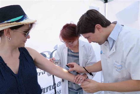 La Aecc continúa con su campaña contra el cáncer de piel ...