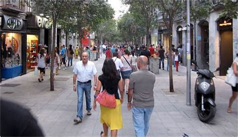 La calle Fuencarral, de tiendas por Madrid – Turismo Hispania