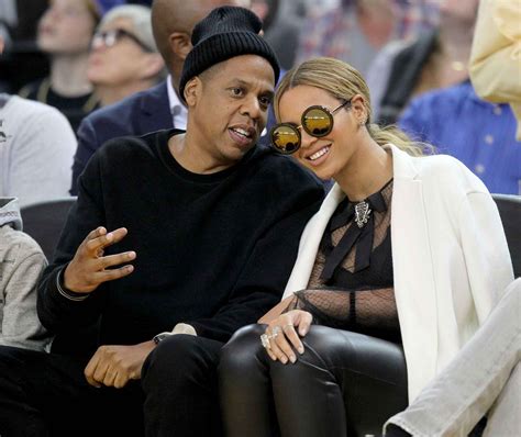 La chanteuse Beyoncé attend des jumeaux avec son mari Jay Z