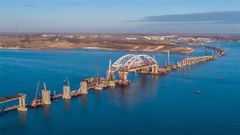 La construcción del puente de Crimea alcanza su  punto ...
