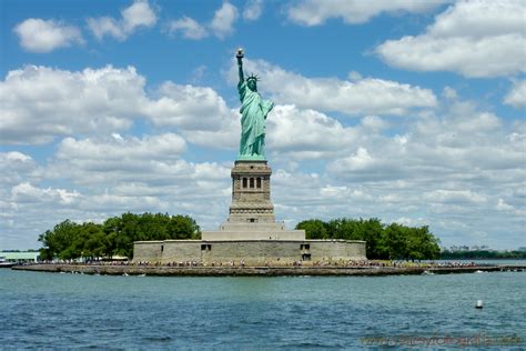 La Estatua de la Libertad y Ellis Island, dos ...
