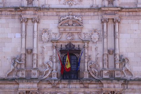 La fachada de la Universidad de Alcalá   Dream Alcalá
