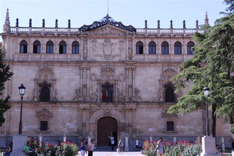 La fachada de la Universidad de Alcalá según Enrique M ...