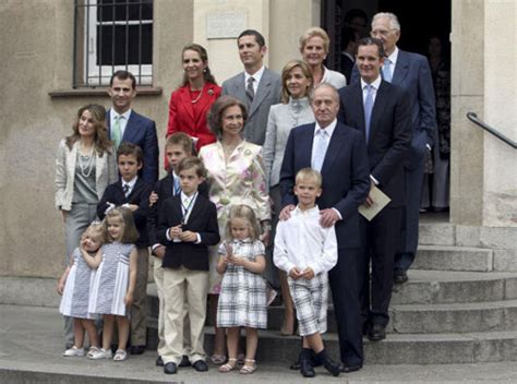 La Familia Real, al completo, asiste a la Primera Comunión ...