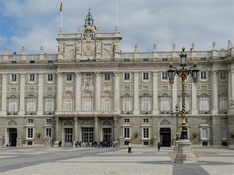 La joya de la corona: Descubriendo el Palacio Real de Madrid