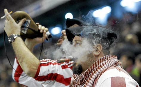 La ley vasca que prohíbe fumar en el campo de fútbol se ...
