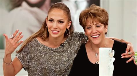 La madre de Jennifer Lopez ganó 2.4 millones de dólares ...