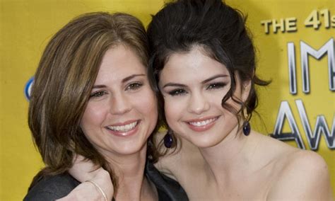 La madre de Selena Gomez se sincera sobre el trasplante de ...