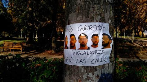La Manada: Pamplona amanece con carteles contra La manada ...