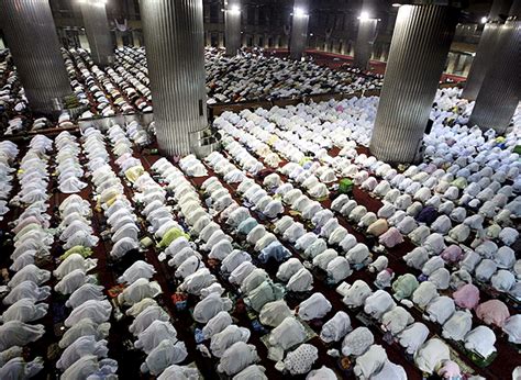 La mayoría de los musulmanes empiezan hoy a celebrar el ...