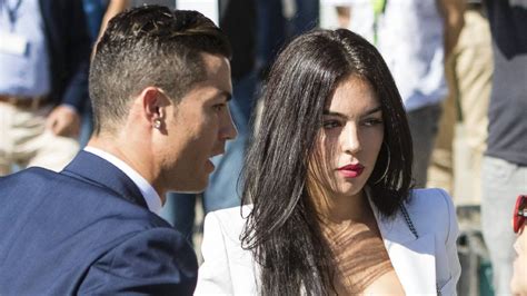 La novia de Cristiano Ronaldo deja su trabajo y será modelo