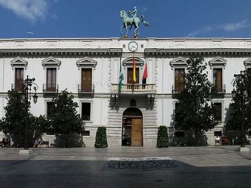 La Policía Nacional registra el Ayuntamiento de Granada en ...