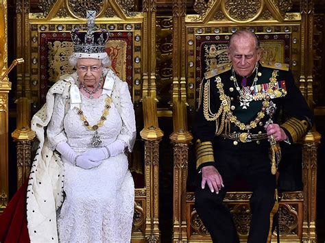 La reina Isabel puede que no vaya a la boda de Harry y Meghan