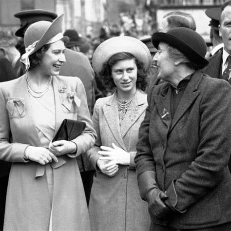 La Reina Isabel y la Princesa Margarita en 1945   La ...