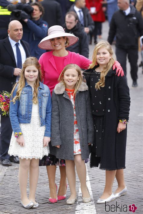 La Reina Máxima de Holanda posa junto a sus tres hijas en ...