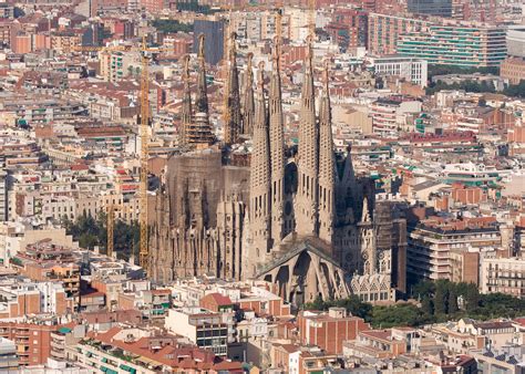 La Sagrada Familia, The Church Nuanced “Art Deco” in The ...