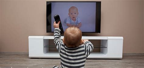 La televisión para los niños de dos años: mejor evitarla