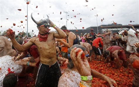 La Tomatina Festival: Spanish tomato throwing festival ...