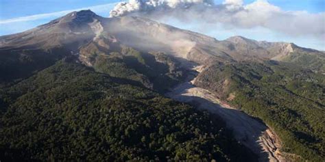 Lahares descienden del volcán Santiaguito – Noticias ...