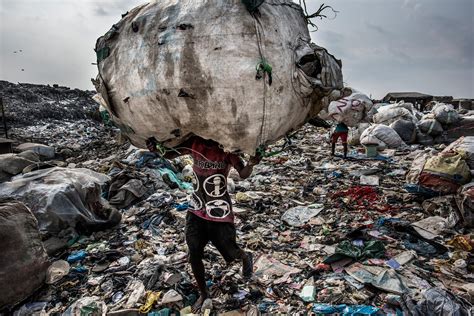 Landfill photos from six cities that highlight the global ...
