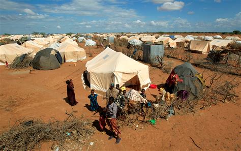Largest Refugee Camp Pictures: In Kenya, Dangerous Dadaab ...