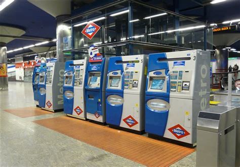 Las máquinas de billetes de Metro y Renfe, hackeadas