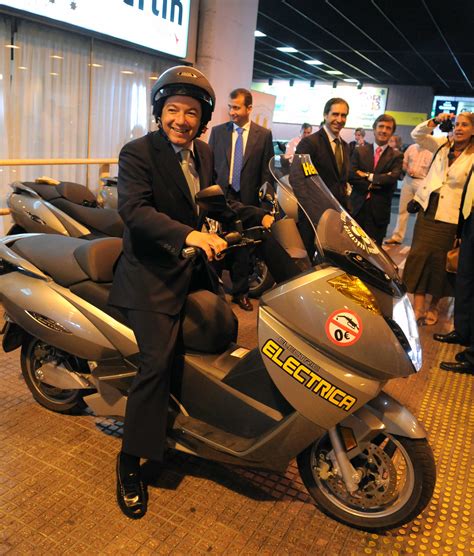 Las primeras motos eléctricas para alquilar Ayuntamiento ...