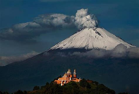 Le volcan Popocatepetl couvre de cendres plusieurs ...