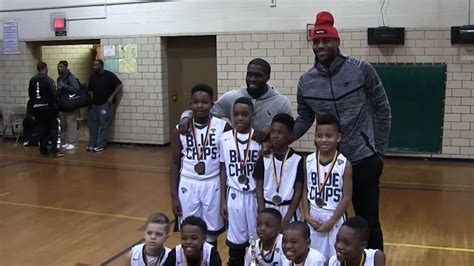 LeBron James asiste al “show” de sus hijos en torneo ...