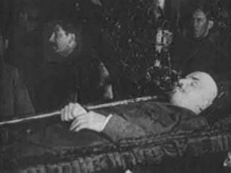 Lenin’s body in 1924 with Joseph Stalin in the background ...