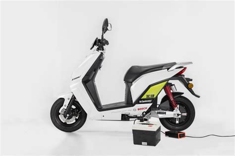 Lifan E3, scooter elettrico cinese a 1.990 euro. 80 km di ...