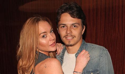 Lindsay Lohan rompe con su novio y pide perdón por ...