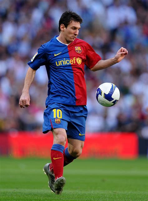 Lionel Messi | center forward | Argentina   Play like ...
